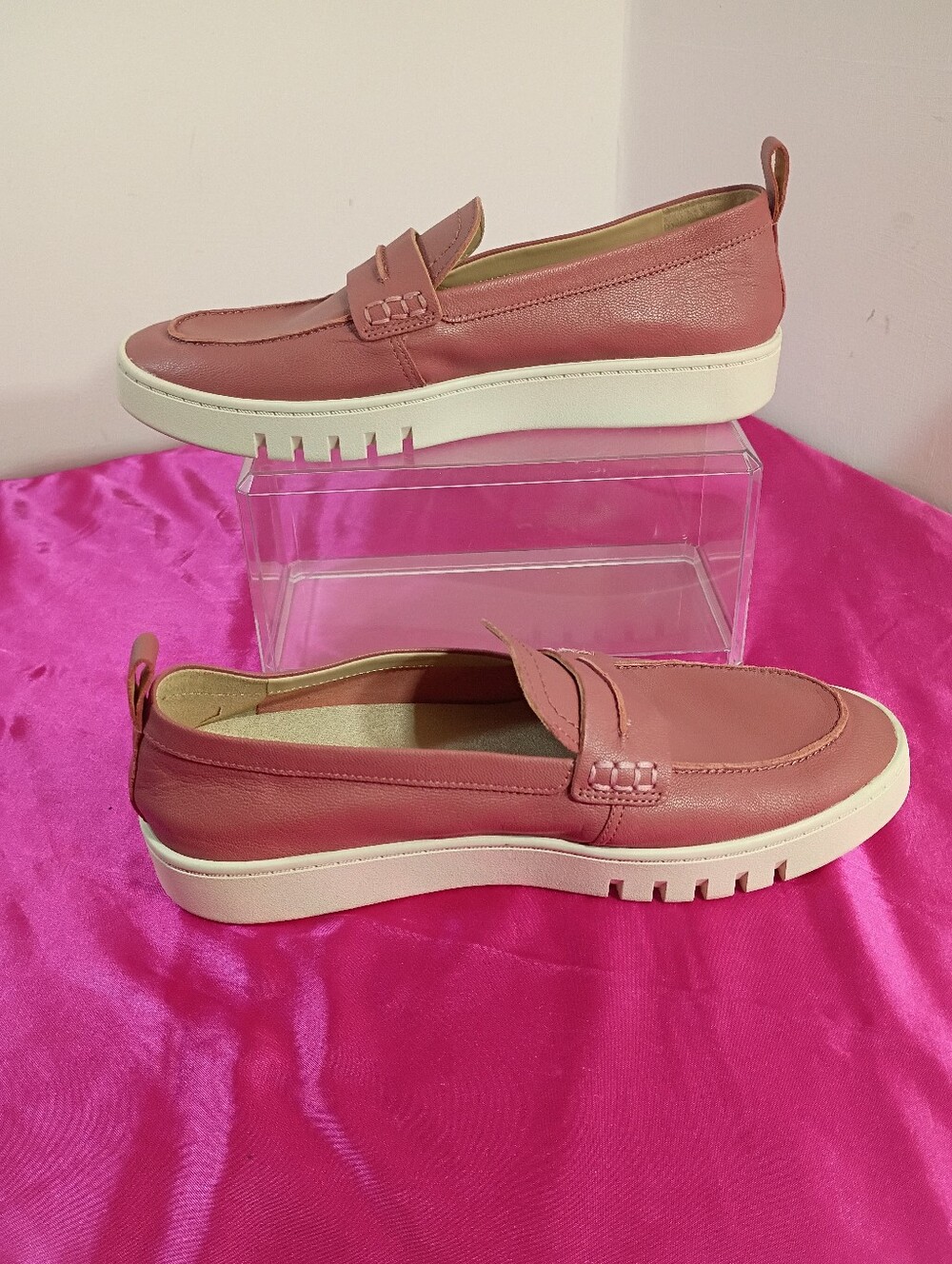 Vionic Chantel Penny Loafer Womens SZ 8.5 Withered Rose Leather Slip On Shoe